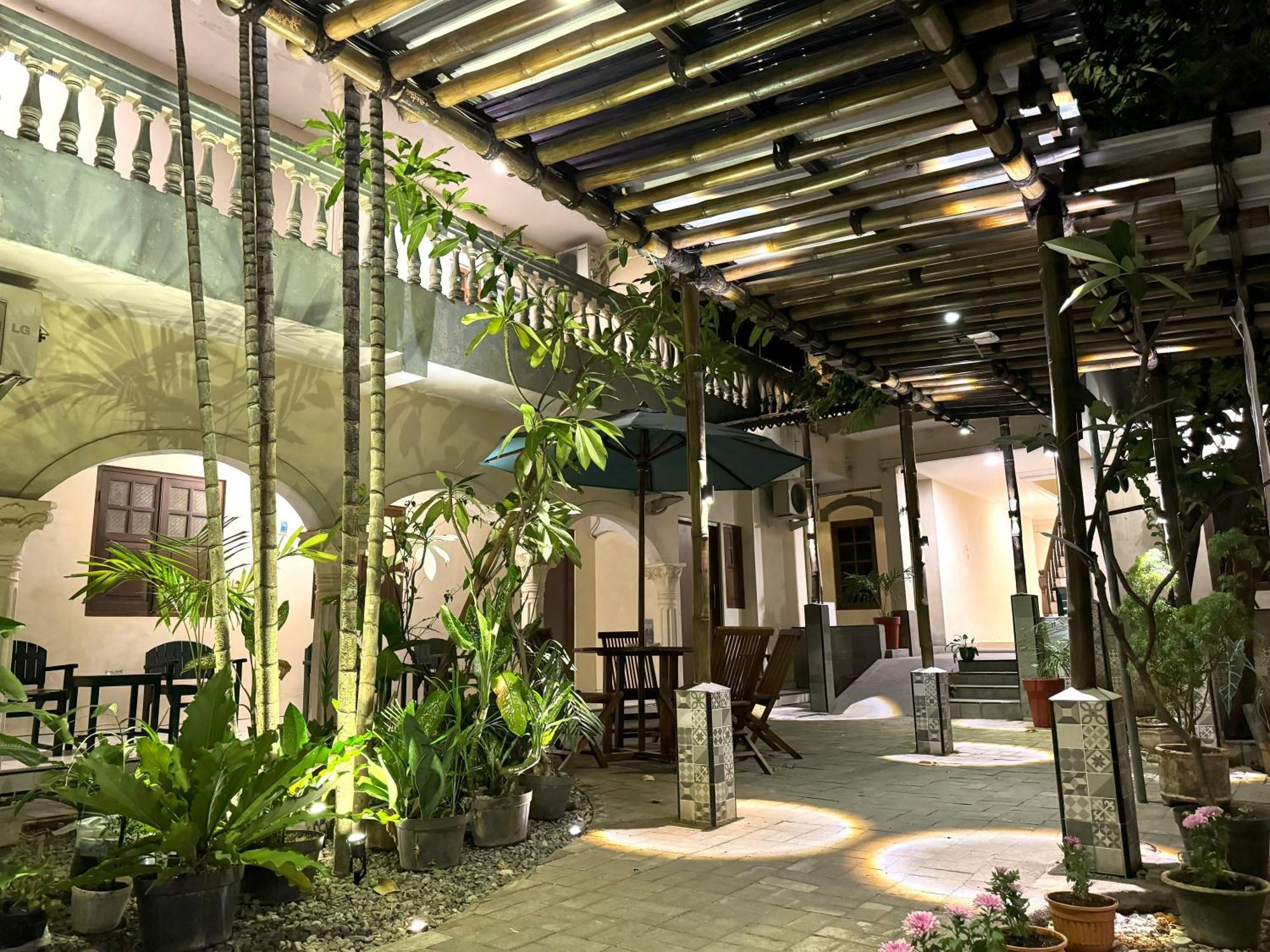 The Raden Patah Heritage Kota Lama Semarang Extérieur photo
